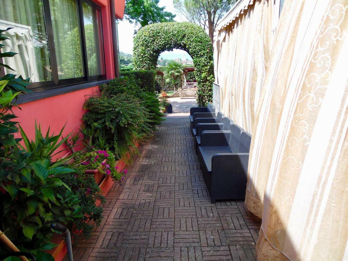 Bed and Breakfast Al Borgo Лукка Экстерьер фото